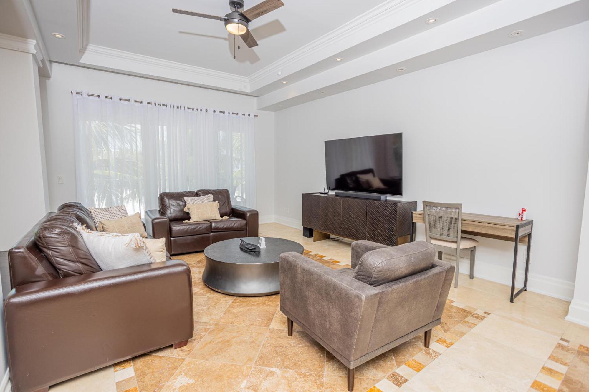 The Atrium Resort Grace Bay Esterno foto