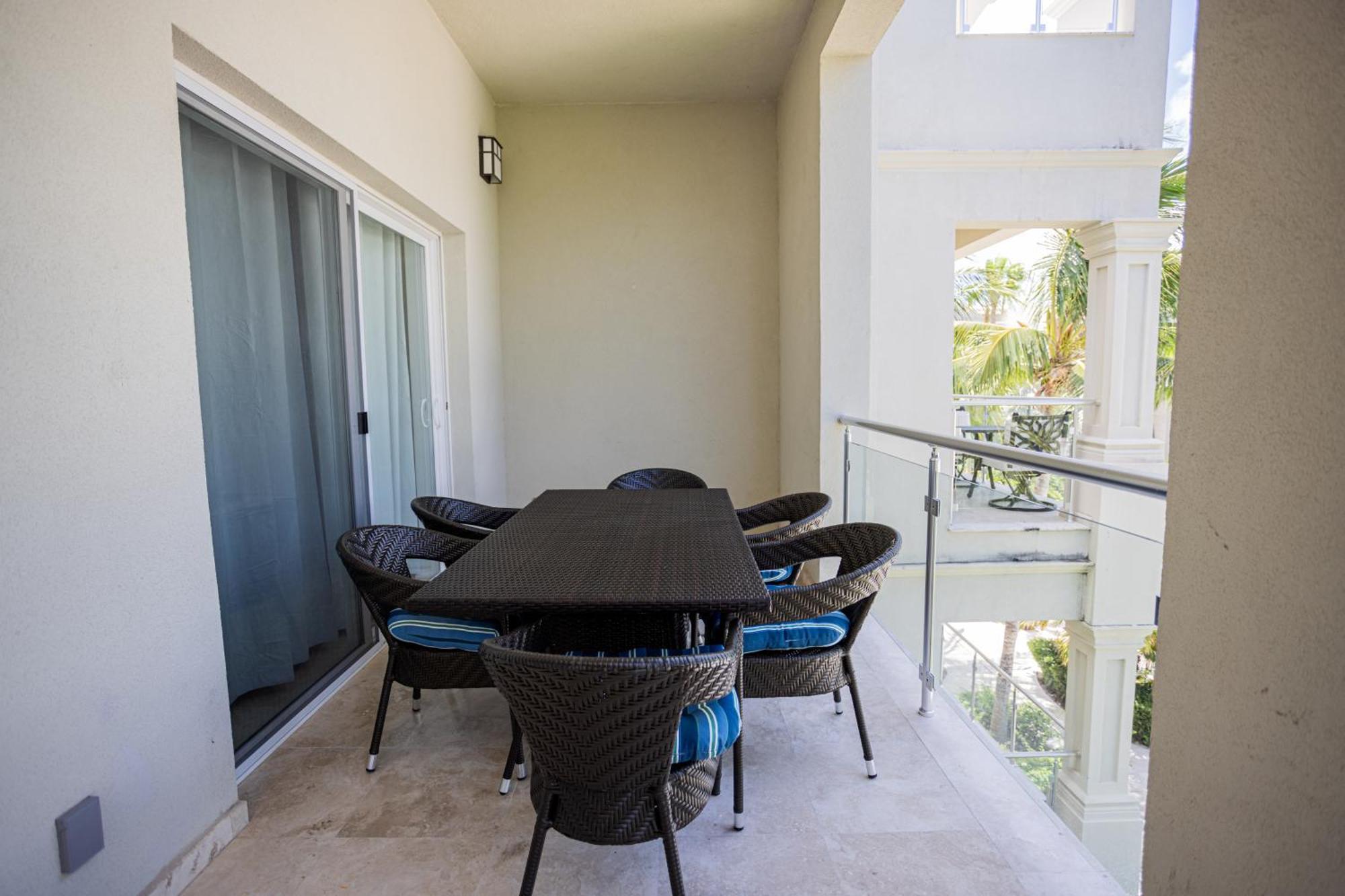 The Atrium Resort Grace Bay Esterno foto